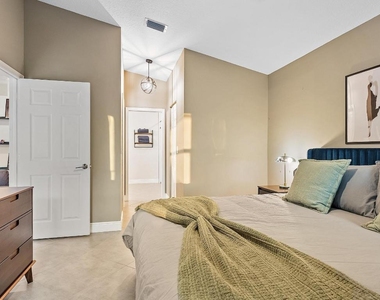 15129 Harriet Avenue - Photo Thumbnail 15