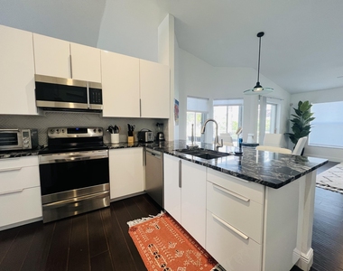 945 Sunflower Avenue - Photo Thumbnail 4