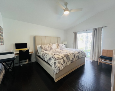 945 Sunflower Avenue - Photo Thumbnail 20