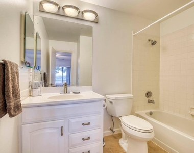 1111 Duncan Circle - Photo Thumbnail 14