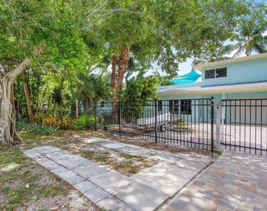 300 Se 7th Avenue - Photo Thumbnail 1