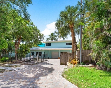 300 Se 7th Avenue - Photo Thumbnail 2