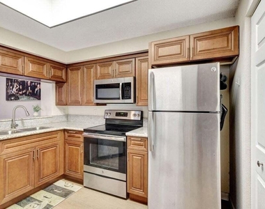 2728 Anzio 105 Court - Photo Thumbnail 22