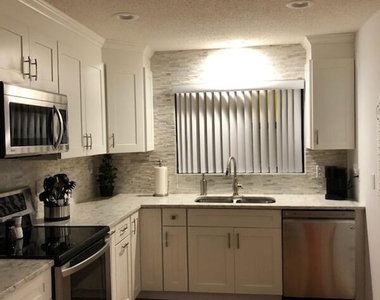 6021 Se Landing Way Bldg 2 Unit #2 - Photo Thumbnail 3