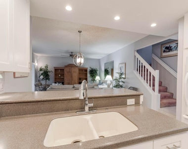 2403 Fairway Drive N - Photo Thumbnail 10