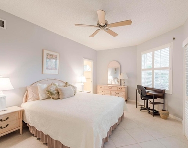 2403 Fairway Drive N - Photo Thumbnail 11