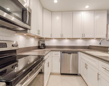 2403 Fairway Drive N - Photo Thumbnail 9