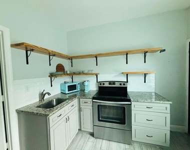 1036 Francis Street - Photo Thumbnail 2