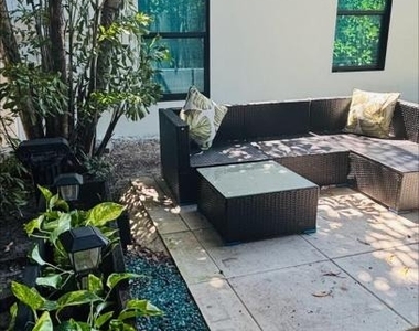 1036 Francis Street - Photo Thumbnail 8