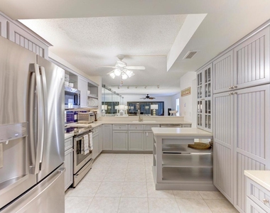 2571 Ne Ocean Boulevard - Photo Thumbnail 4