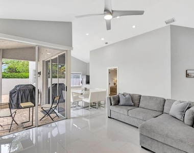 7 Wyndham Lane - Photo Thumbnail 10