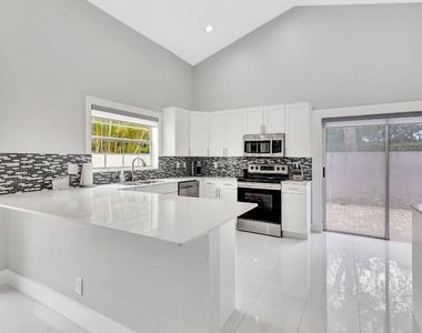 7 Wyndham Lane - Photo Thumbnail 15