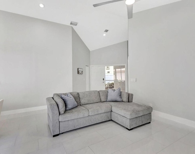 7 Wyndham Lane - Photo Thumbnail 9