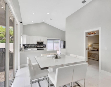 7 Wyndham Lane - Photo Thumbnail 12
