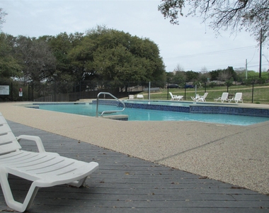 1015 E Yager Ln - Photo Thumbnail 11