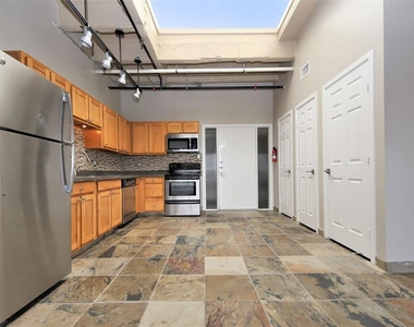 230 W Alabama - Photo Thumbnail 3