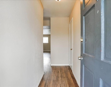 1800 N Wayside Street - Photo Thumbnail 1