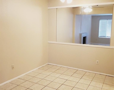 12511 Ashford Meadow Drive - Photo Thumbnail 4