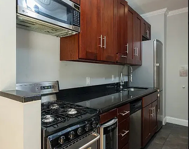 326 East 100th Street - Photo Thumbnail 3