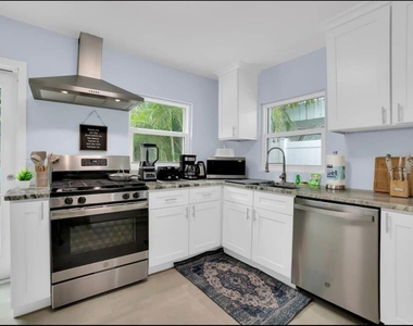 1210 Bay Palm Boulevard - Photo Thumbnail 12