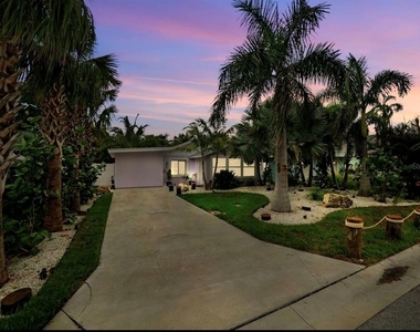 1210 Bay Palm Boulevard - Photo Thumbnail 2