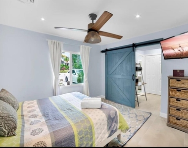 1210 Bay Palm Boulevard - Photo Thumbnail 15