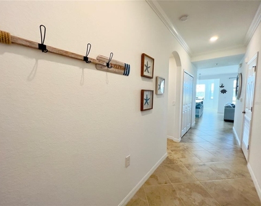 14071 Heritage Landing Boulevard - Photo Thumbnail 7