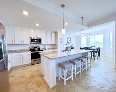 14071 Heritage Landing Boulevard - Photo Thumbnail 3