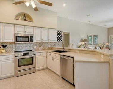 9477 Cedar Ridge Lane - Photo Thumbnail 10