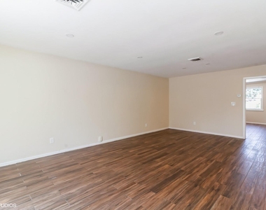 392 King Street - Photo Thumbnail 4