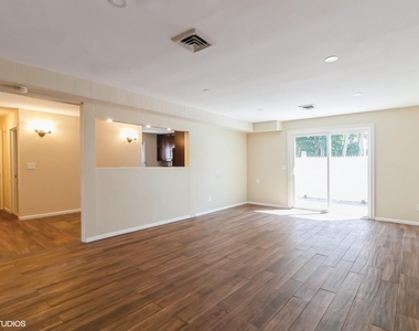 392 King Street - Photo Thumbnail 6