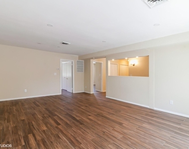 392 King Street - Photo Thumbnail 5