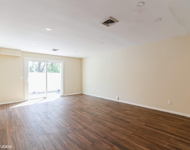 392 King Street - Photo Thumbnail 7