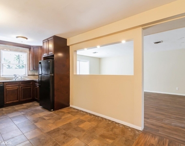 392 King Street - Photo Thumbnail 3