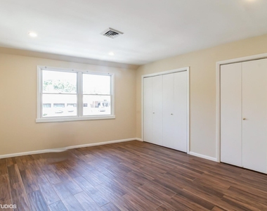 392 King Street - Photo Thumbnail 9