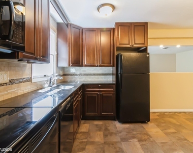 392 King Street - Photo Thumbnail 2