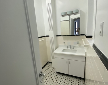  West 72nd Street - Photo Thumbnail 6
