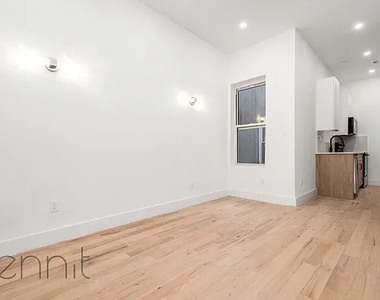 2039 Gates Avenue - Photo Thumbnail 11