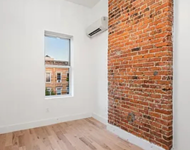 2039 Gates Avenue - Photo Thumbnail 5