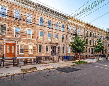 2039 Gates Avenue - Photo Thumbnail 12