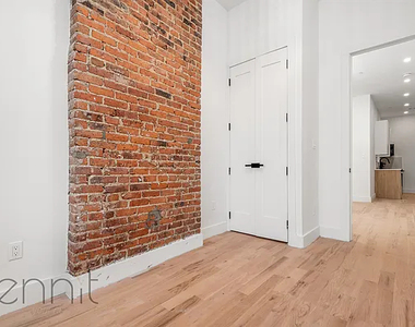 2039 Gates Avenue - Photo Thumbnail 3