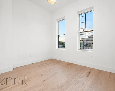 2039 Gates Avenue - Photo Thumbnail 2