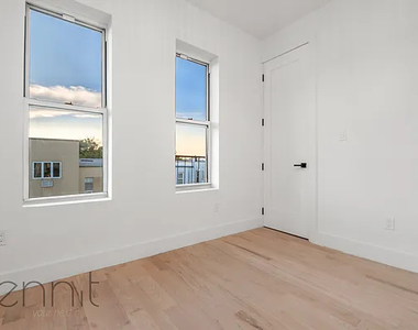 2039 Gates Avenue - Photo Thumbnail 4