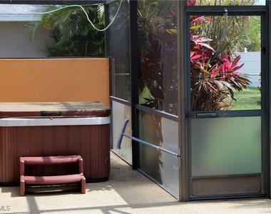 3402 Se 11th Avenue - Photo Thumbnail 3