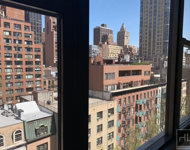 East 49 Street - Photo Thumbnail 12