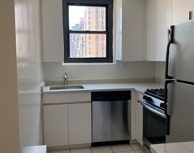 East 49 Street - Photo Thumbnail 16