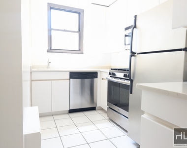 East 49 Street - Photo Thumbnail 8