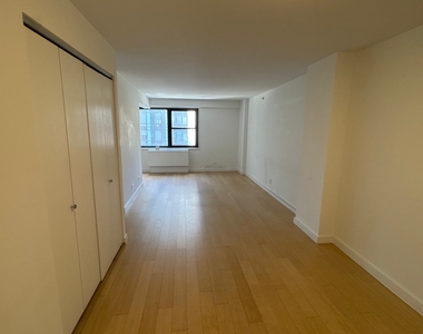 E 39th St - Photo Thumbnail 1