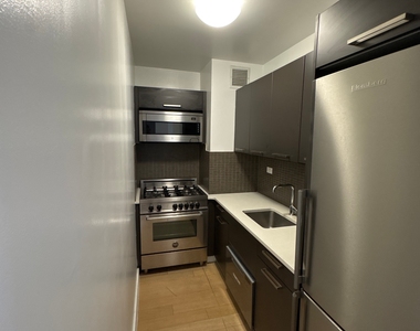 E 39th St - Photo Thumbnail 5
