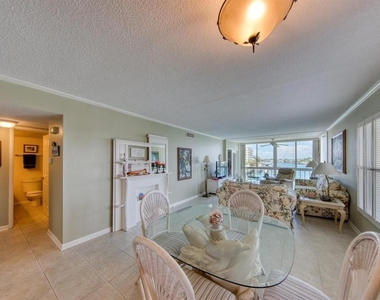 105 Island Way - Photo Thumbnail 15
